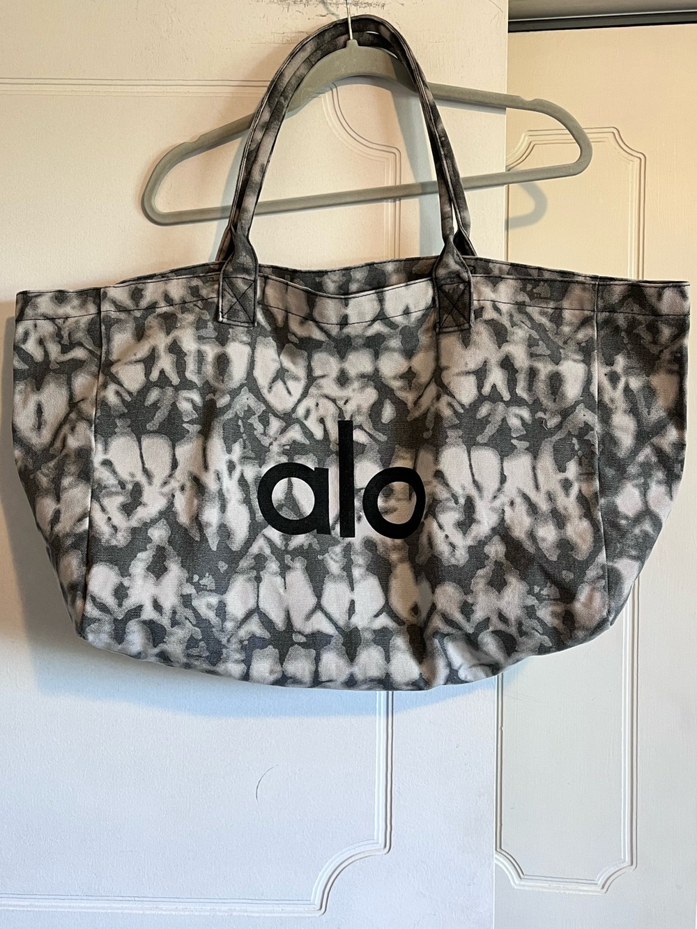 ALO Yoga Tie-Dye Large Tote 100% Cotton Canvas Gym Travel Carry-On Beach EUC